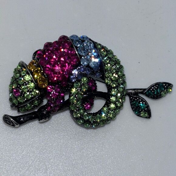 Vintage OPC KR signed iguana pin/pendant crystal rainbow lizard necklace - Picture 2 of 9